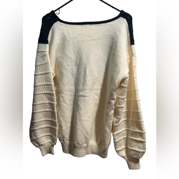 Kaily K Ivory/black open knit V-neck Sweater - Picture 4 of 4